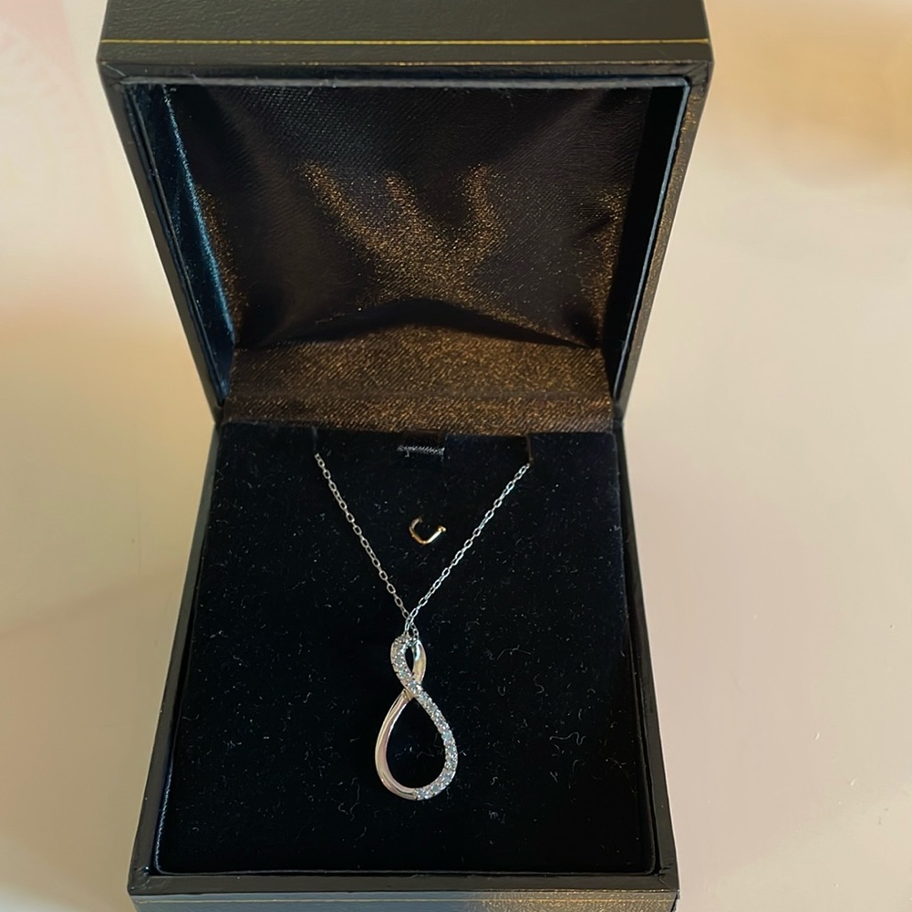 NWT Sterling Silver 1/10 cttw diamond necklace